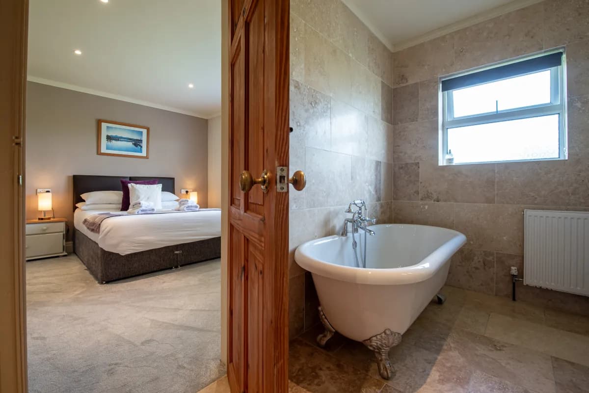 En suite bathroom with roll-top bath at Pleasant Valley