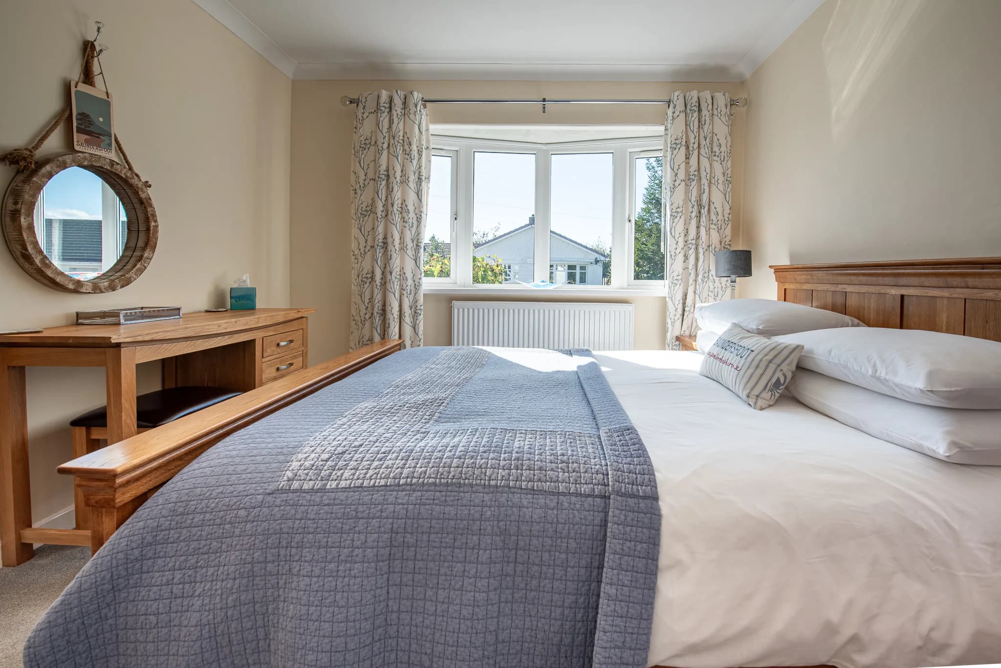 Kingsize master bedroom at Sea Dreams
