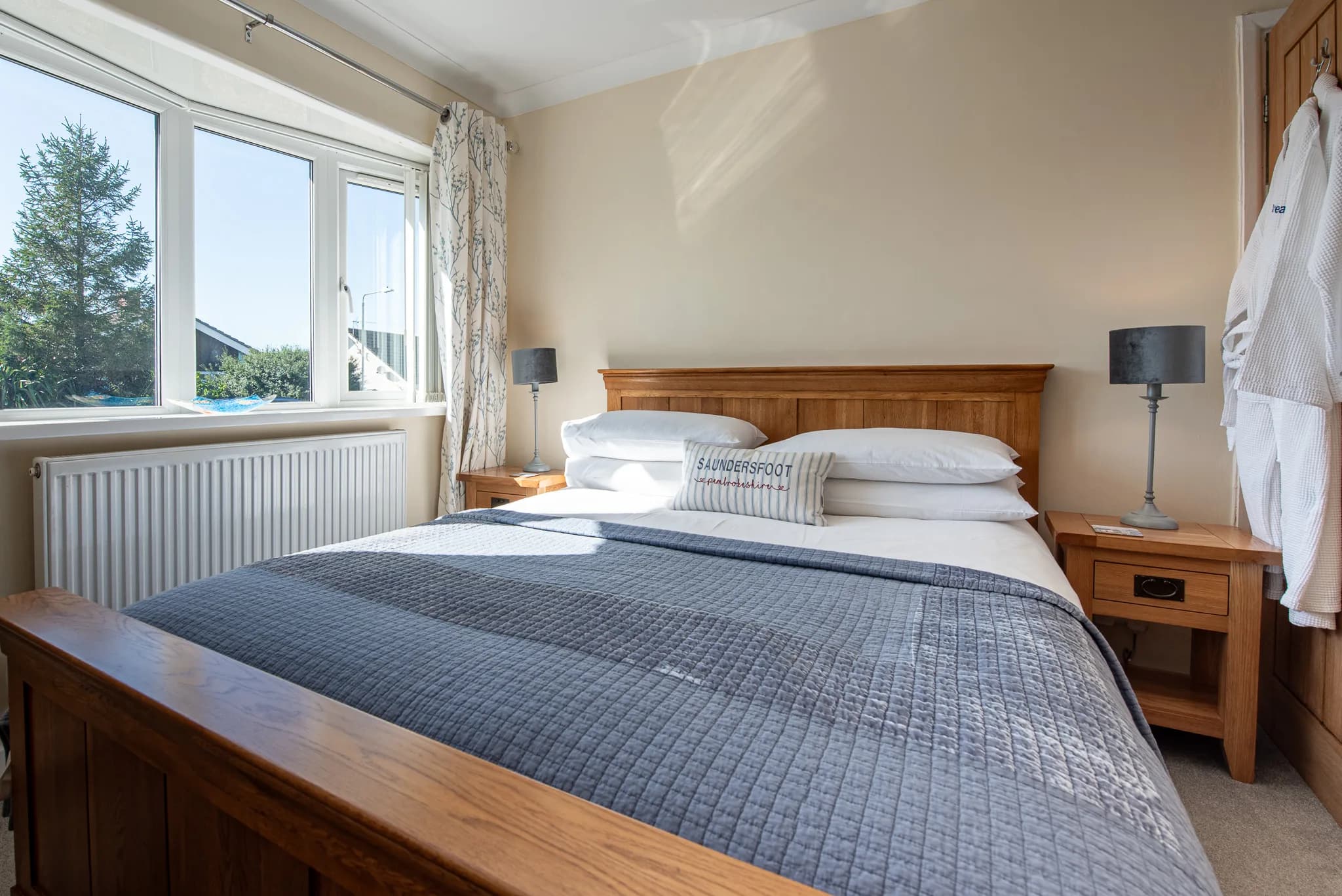 Kingsize bed and bedside tables in the master bedroom at Sea Dreams