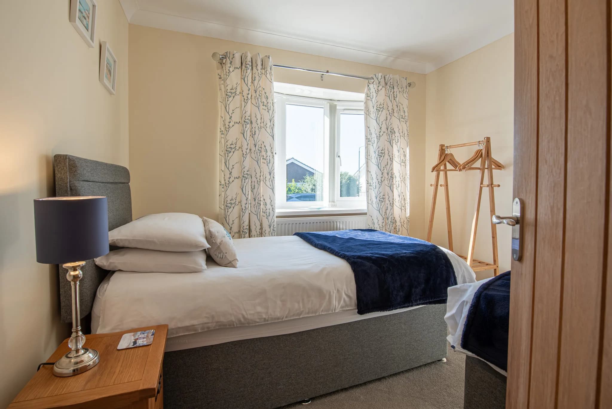 Twin bedroom with two single beds at Sea Dreams